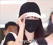 [MD포토] 르세라핌 홍은채 '모자 속에 숨은 예쁜 눈빛'