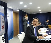 후쿠시마 오염수 방류 관련 일일 브리핑,  발언하는 우동식 국립수산과학원장