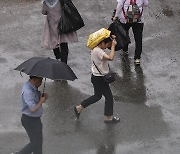 '나만 우산이 없네'