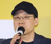 [포토S] 인사말 하는 김성훈 감독