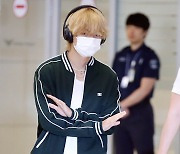 BTS 뷔 '즐거운 입국 인사'[★포토]