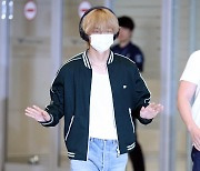 BTS 뷔 '흥겨운 발걸음'[★포토]