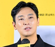 [T포토] 주지훈 '섹시한 신사의 존재감'