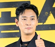 [T포토] 주지훈 '엄지척 유발하는 얼굴'