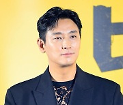 [T포토] 주지훈 '손하트, 참 쉽죠~'