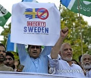 CORRECTION Pakistan Sweden Quran Protest