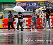 [내일날씨] 새벽녘 거센 장맛비, 오후엔 다시 무더위