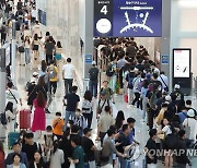 [하반기 경제] 숙박쿠폰 30만장 배포…외국인에 무료 왕복항공권