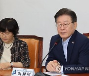 한반도 평화행동 대표단 간담회에서 인사말하는 이재명 대표