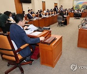 野, '민주유공자법' 상임위 소위서 단독 의결…與 퇴장