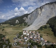 SWITZERLAND BRIENZ-BRINZAULS ROCK FALL