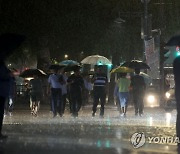 강한 비 내리는 광화문광장