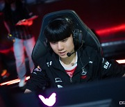 [포토] LCK 데뷔전 준비하는 '포비' 윤성원