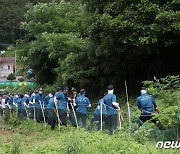 8년전 부산 야산에 '생후 8일 아기' 유기…경찰, 수색 시작