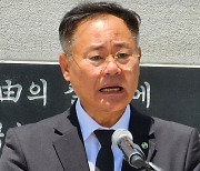 지게부대 위령비 제막식서 인사말하는 지게부대 유족 대표