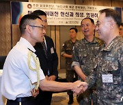 주한 외국무관단 만난 이종호 해군참모총장