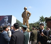 다부동전적기념관에 모습 드러낸 백선엽 장군 동상