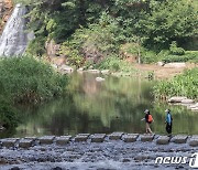 홍제천 찾은 시민들