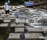 장마전선 주춤…다시 찾아온 더위