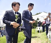 이한열 열사 36주기, 헌화하는 강기정 광주시장