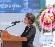 감사인사 전하는 백선엽 장군 맏딸 백남희씨