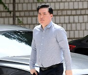 담담하게 법정 향하는 유동규 [포토]