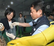 오유경 식약처장 "국민 안심할 수 있게…수산물 방사능 관리 철저히 할 것"