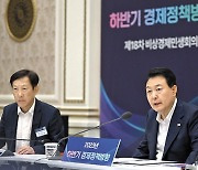 尹 “투자 막는 킬러규제 걷어내라”… 화관·화평법 대폭 손본다