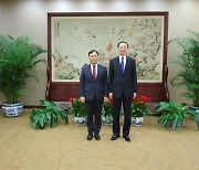 Korea, China hold first high-level meeting in months