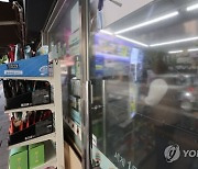 편의점, 이달부터 시트지 떼고 ‘금연 포스터’ 부착