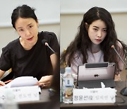 강렬한 눈빛…전도연 vs 임지연 '리볼버' 대본만 읽어도 "살벌해"