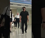 에스파 카리나 '공항 아닌 강의실 나서는 느낌의 깔끔 패션'