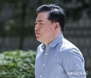 위례신도시 개발 특혜 의혹 관련 공판 참석하는 유동규