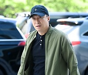 이성민 '커피 한 잔과 함께 출근'[엑's HD포토]