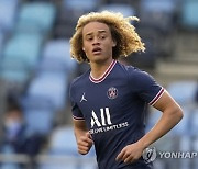 '이강인 또 악재?'…PSG, '2003년생+득점왕' 유망주 바이백 발동→이적 여부 '선수 손 안에'