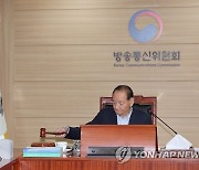 전체회의 주재하는 김효재 직무대행