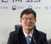 발언하는 이기일 차관