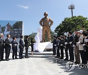 모습 드러낸 백선엽 장군 동상