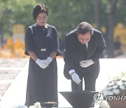 이낙연 전 총리, 봉하마을 참배