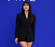 [TEN포토] 오윤아 '끝도없는 다리길이'