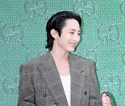 [Ms포토] 이수혁 '손이 허전해~'