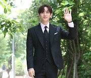 [포토] 이준호, '무결점 수트 외출'