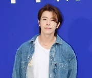 [TD포토] 동해 '돋보이는 청청 패션'