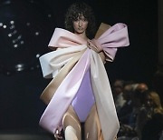 France Haute Couture Fashion F/W 2024 Viktor & Rolf