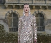 France Haute Couture Fashion F/W 2024 Valentino