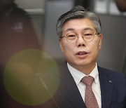 시중은행 전환 설명하는 황병우 대구은행장