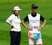 [포토]강채연,김용현 '버디 만들어볼까'