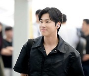 [Ms포토] 동방신기 유노윤호 '기분 좋은 출국길'