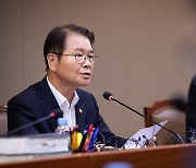 이정식 장관 "노사 불문 불법행위 무관용"