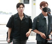 동방신기, 출국